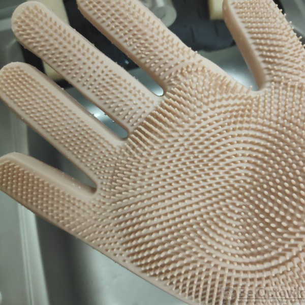 Перчатки хозяйственные резиновые с щетинками / Силиконовые перчатки для мытья посуды